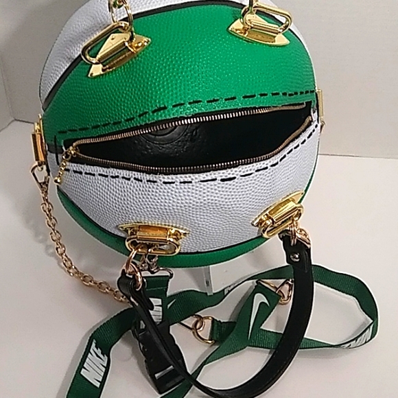 HANDMADE GREEN & WHITE Basketball Purse 🏀 - Picture 14 of 16